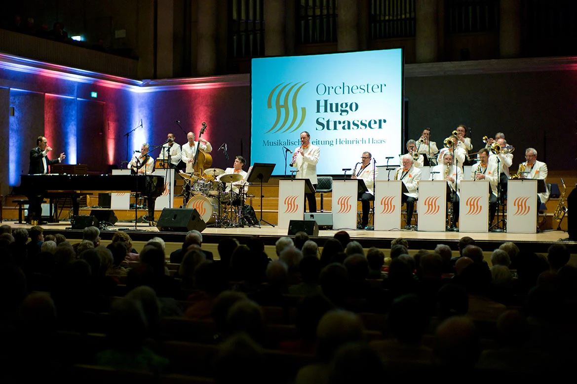Orchester Hugo Strasser bei einem Konzert